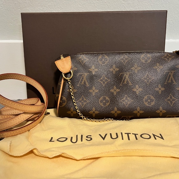 Louis Vuitton Monogram Pochette - Picture 2 of 5